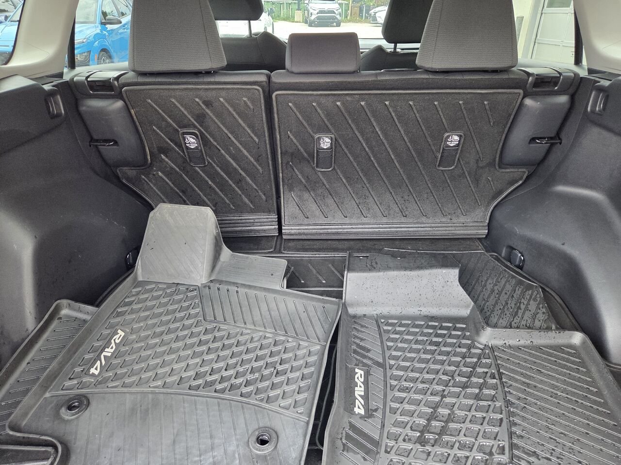 2022 Toyota RAV4 White Mont-Laurier - photo #5