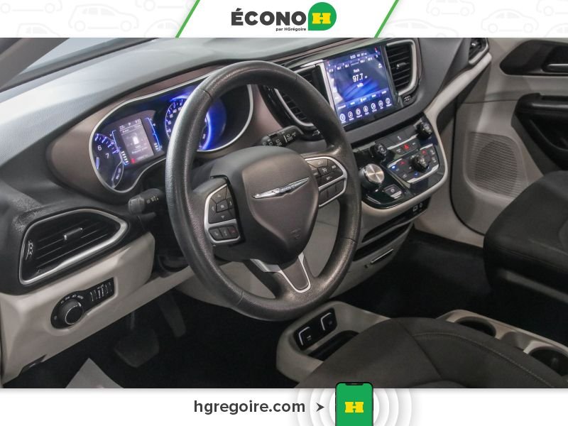 Chrysler Pacifica 2017 Noir Saint-Eustache - photo #17