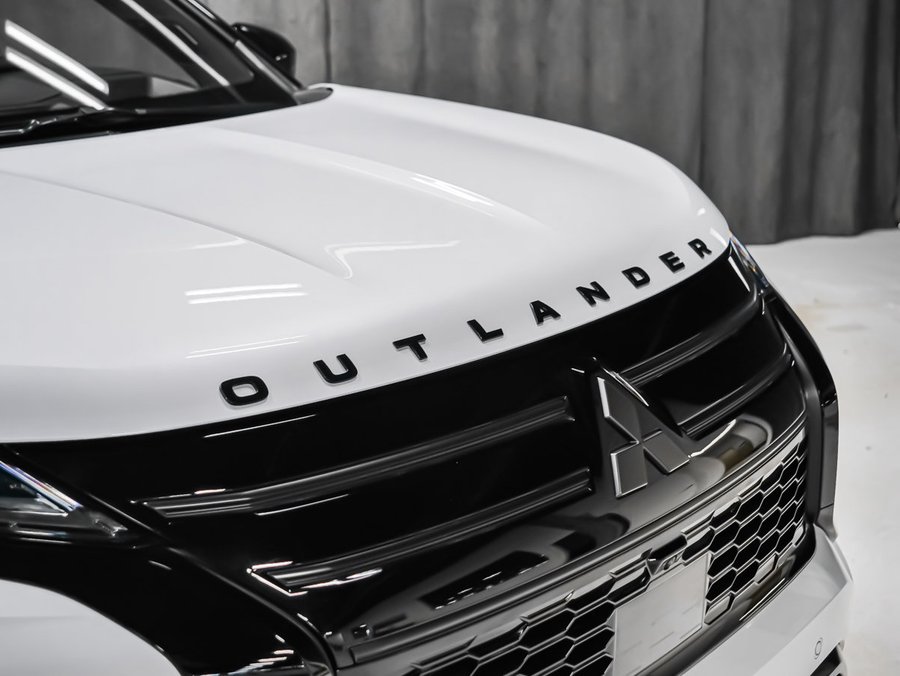 2026 Mitsubishi Outlander Plug-In Hybrid GT NOIR White Diamond/Black Roof