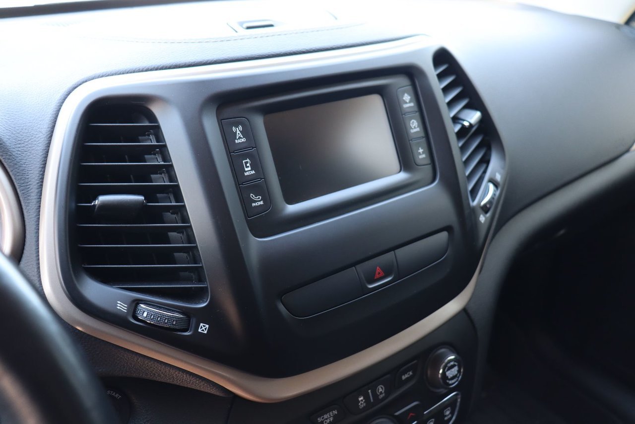 2016 Jeep Cherokee VIN 1C4PJMAS2GW378122 Black Chicoutimi - photo #15