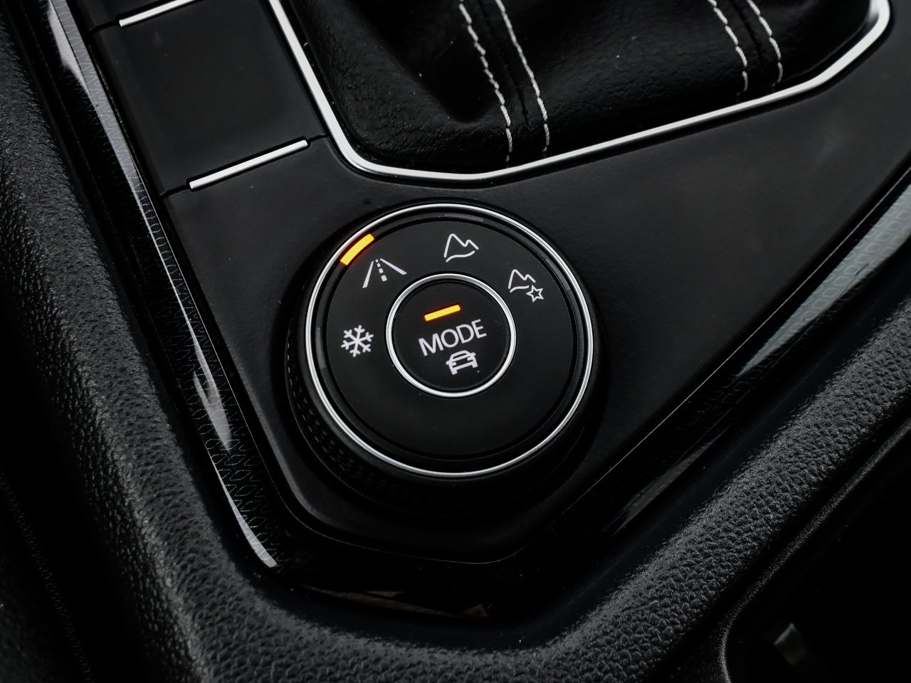 2026 Volkswagen Taos Comfortline Black Edition 4MOTION White Sherwood Park - photo #27