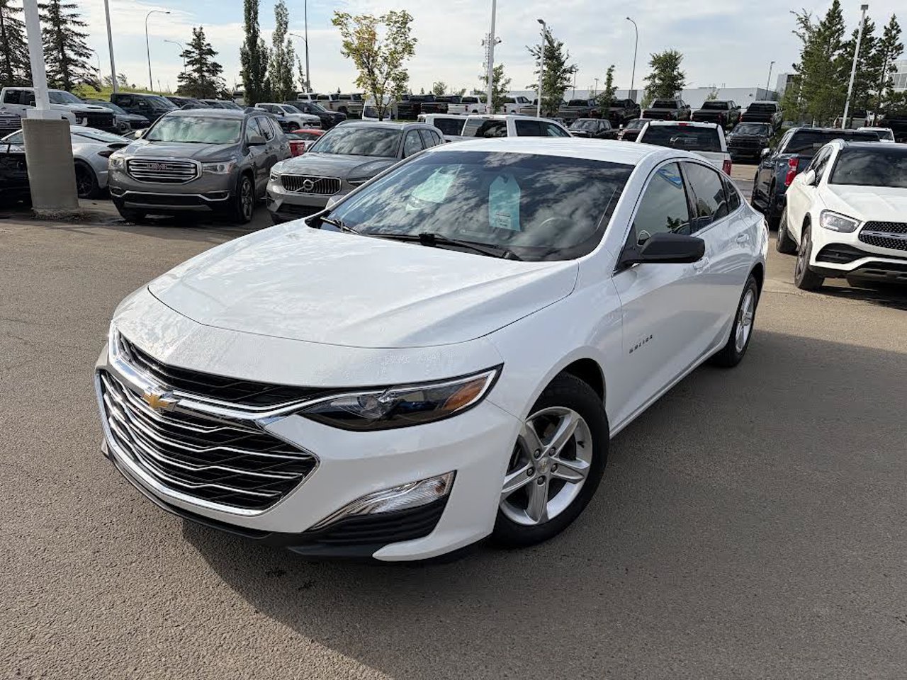 2022 Chevrolet Malibu 4dr Sdn LS w/1LS White Sherwood Park - photo #2
