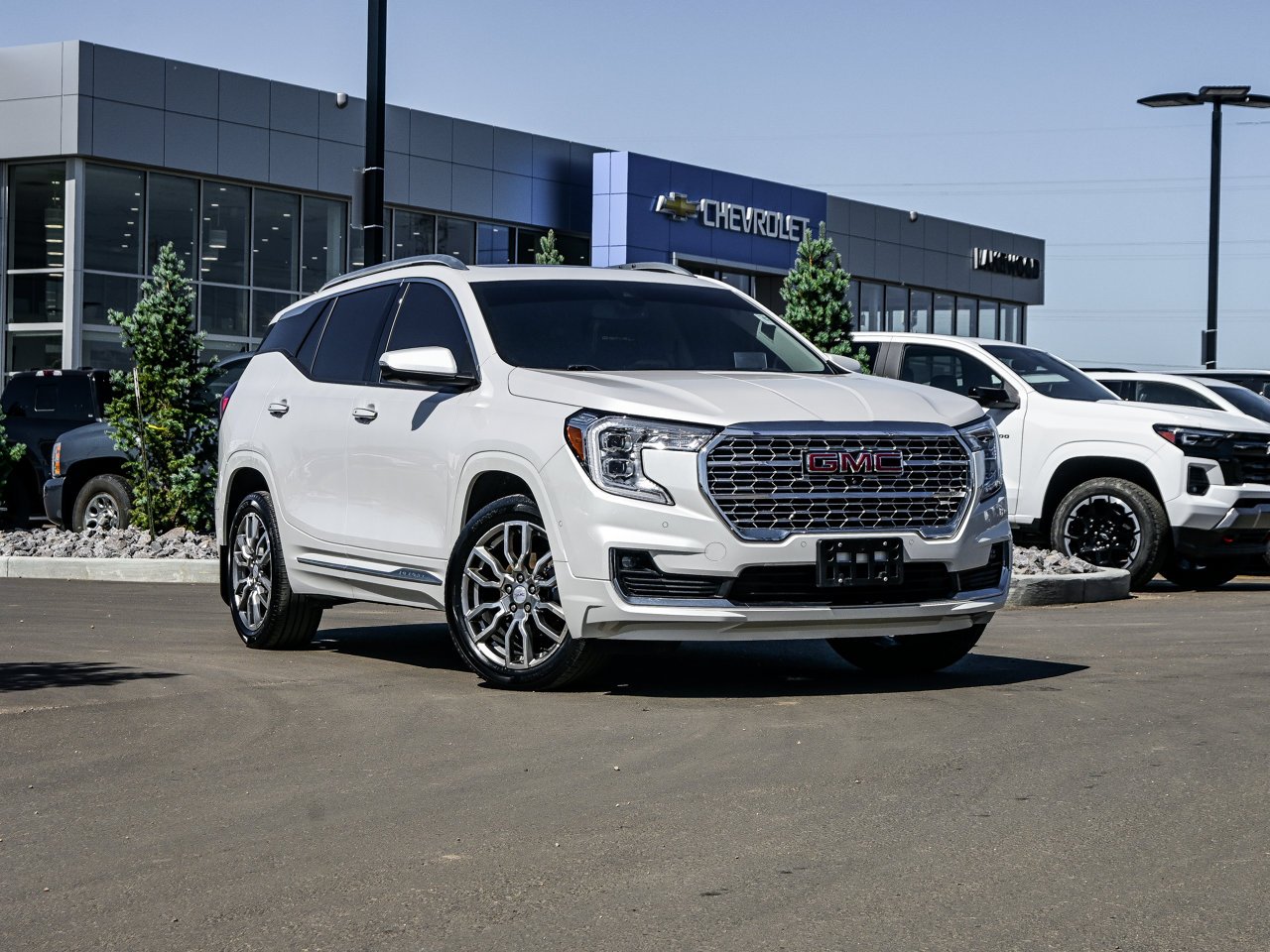 2022 GMC Terrain AWD 4dr Denali White Sherwood Park - photo #1