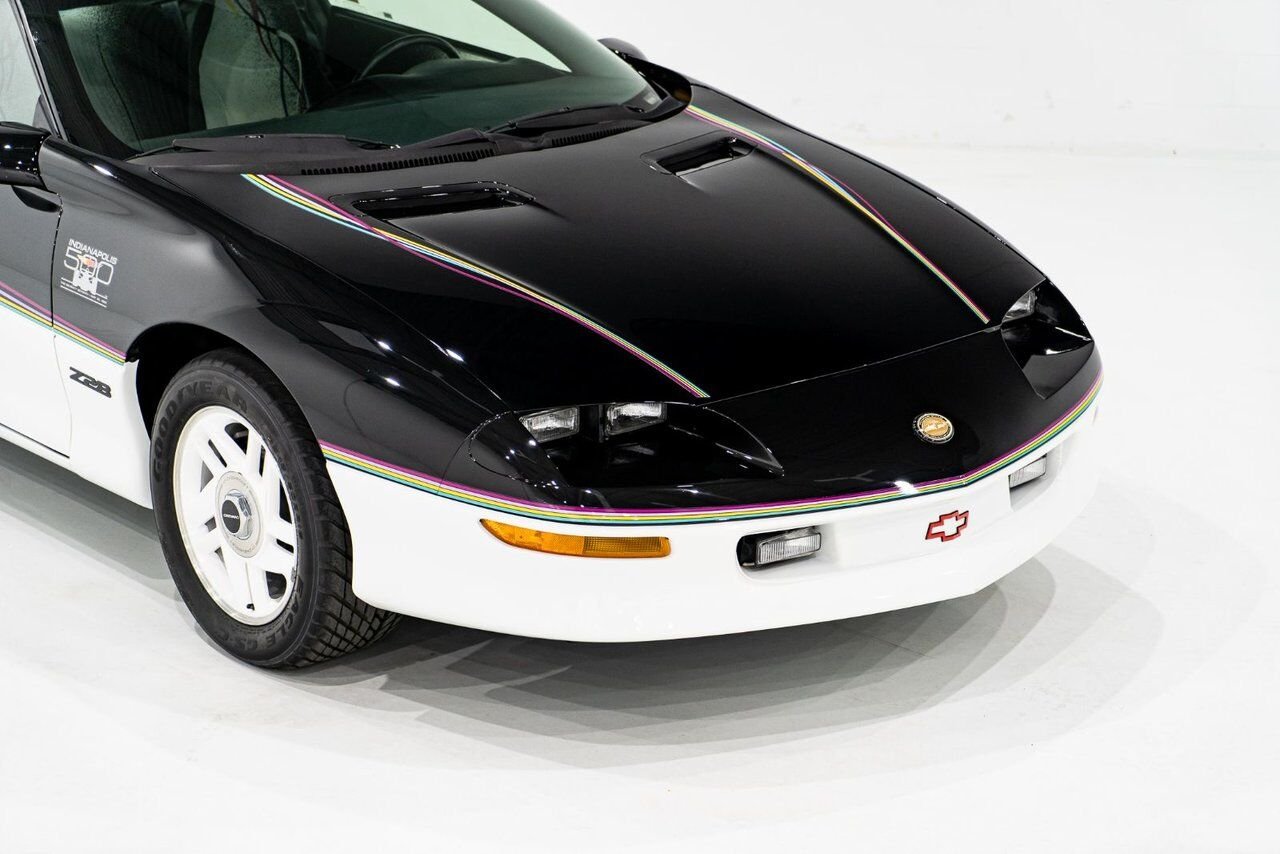 1993 Chevrolet CAMARO Z28 PRIX EN USD | Pace Car with only 957km (595mi) with original window sticker Black Montreal - photo #35