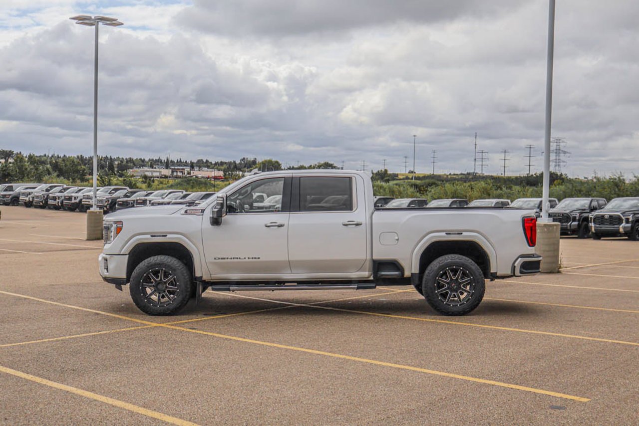 2023 GMC Sierra 2500HD 4WD Crew Cab 159 Denali White Sherwood Park - photo #4