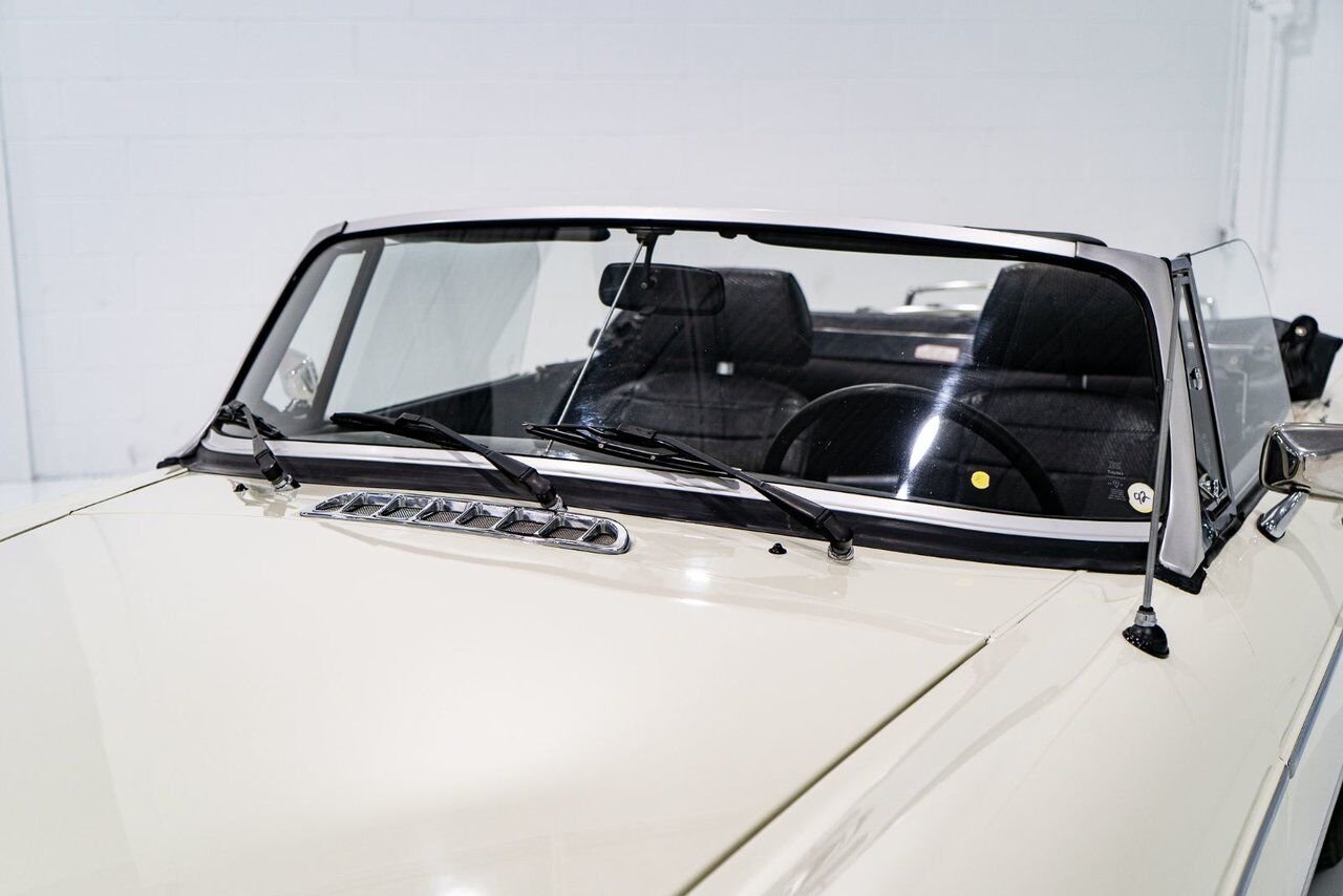1979 MG B Beautifully presented from former complete restoration White Montreal - photo #47