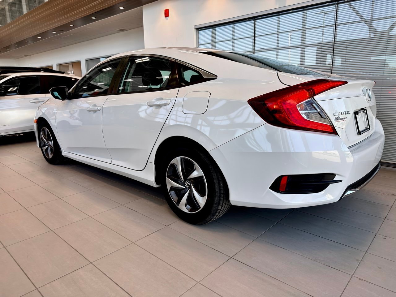 2019 Honda Civic Sedan White Notre-Dame-des-Prairies - photo #8