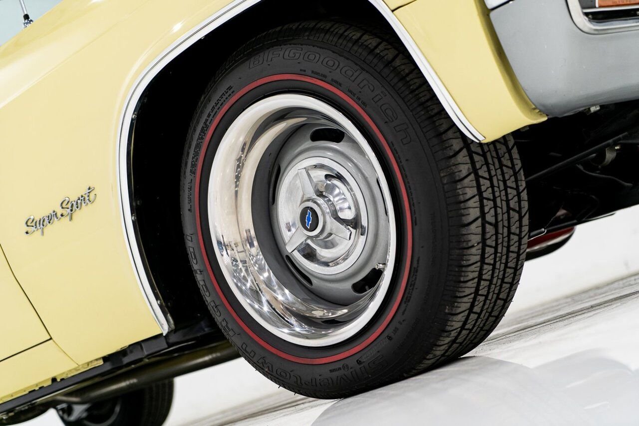 1965 Chevrolet Impala SS *PRIX EN USD* 396/325HP 4spd frame off restoration Yellow Montreal - photo #73
