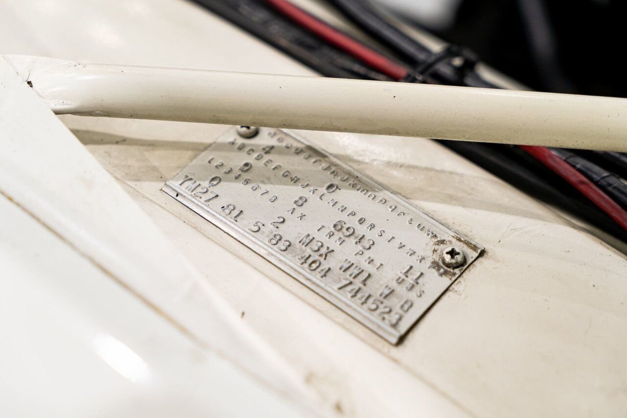 Chrysler IMPERIAL Unrestored with only 31,056 original miles **PRICE IN USD** 1968 Blanc Montréal - photo #63