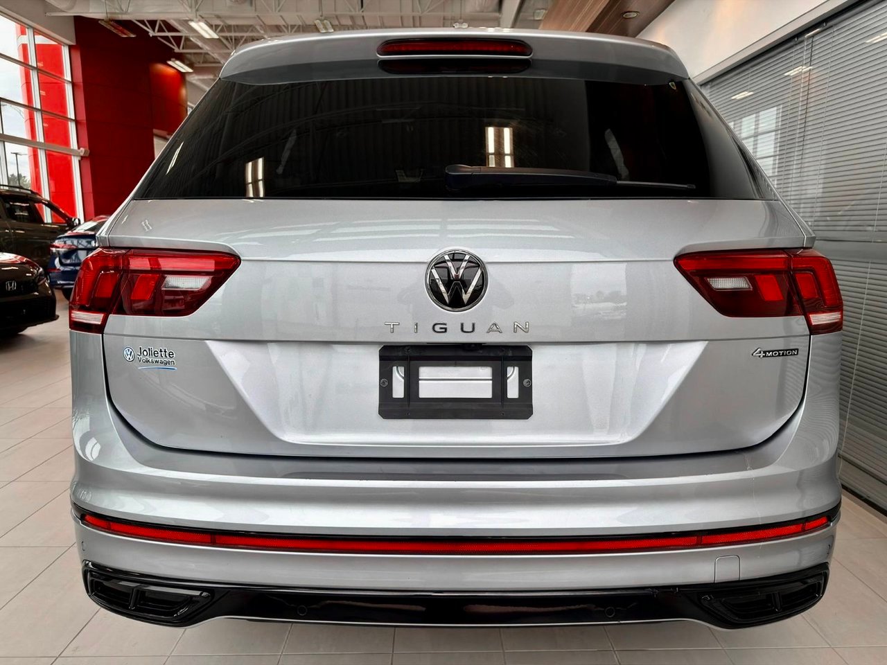 2024 Volkswagen Tiguan Silver Notre-Dame-des-Prairies - photo #9