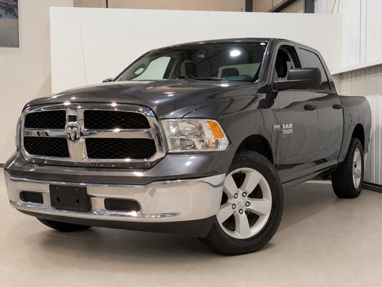 Ram 1500 Classic SLT 4x4 Crew Cab 5'7" Box 2023 Gris