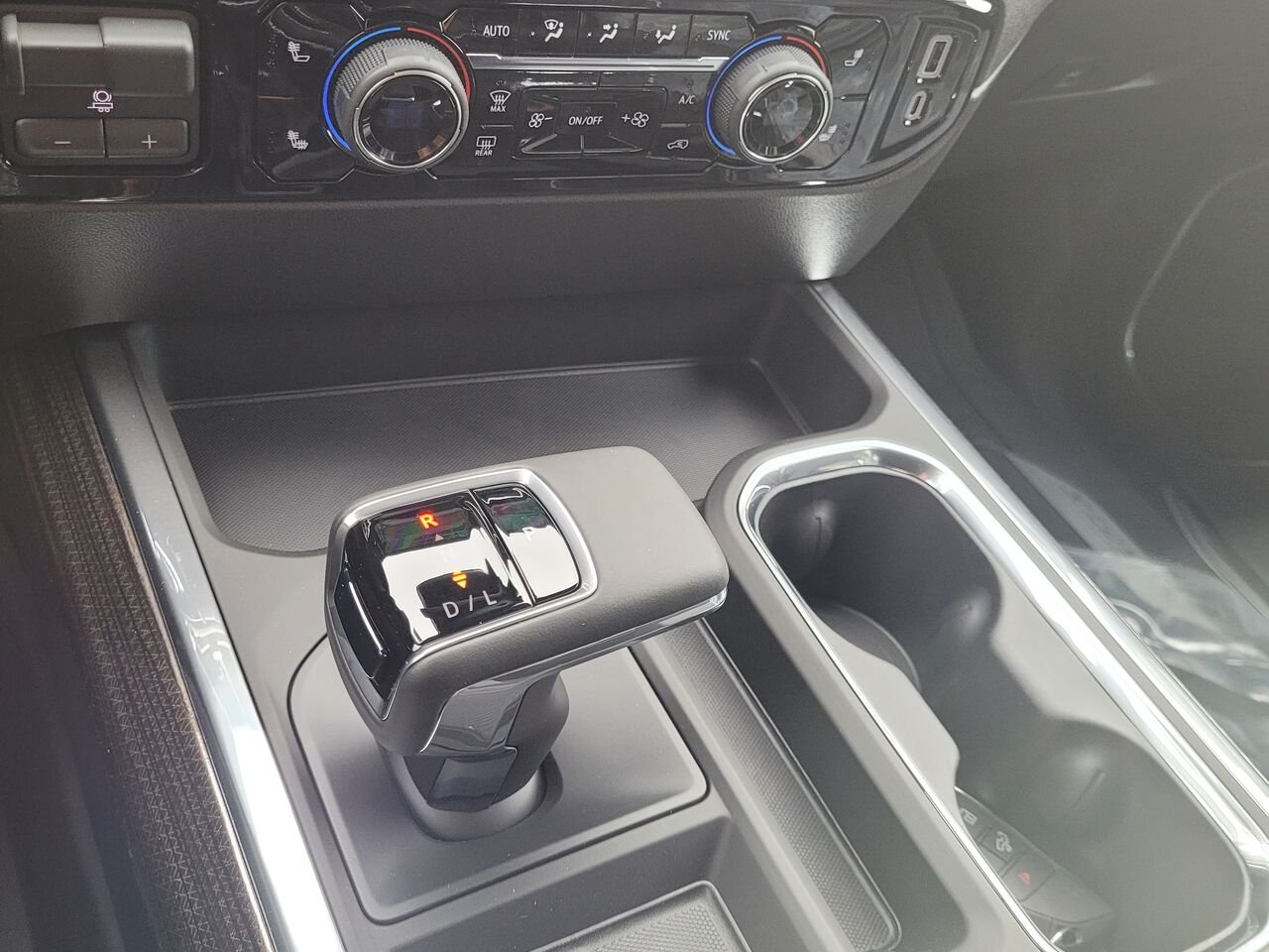 2026 Chevrolet Silverado 1500 RST cabine multiplace 4RM 157 po SUMMIT WHITE Thetford Mines - photo #13