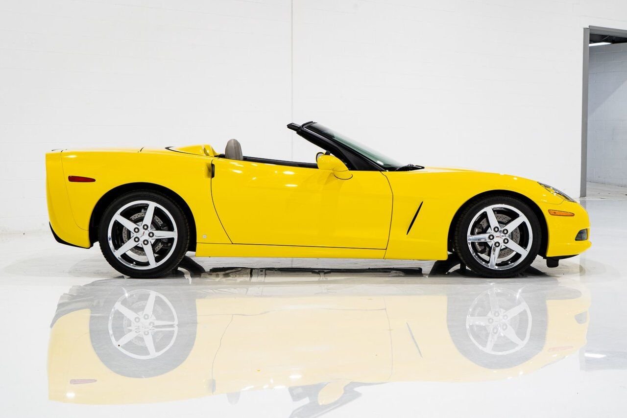 2008 Chevrolet Corvette PRIX EN USD | With Only 900km (563mi) From New With Window Sticker Yellow Montreal - photo #27