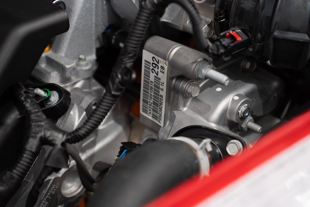 2010 Dodge Challenger Coupé 2 portes SRT8 MANUAL *PRICE IN USD* Red Kirkland - photo #16