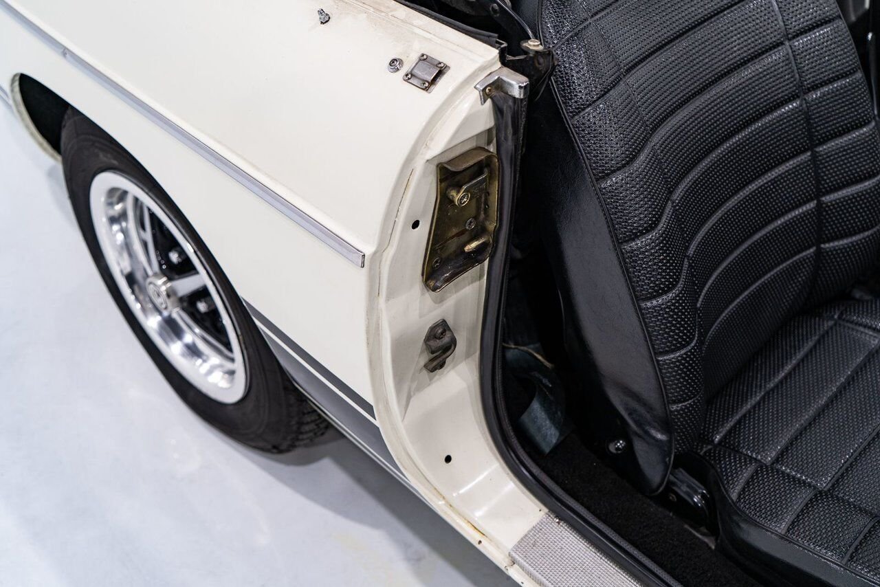 1979 MG B Beautifully presented from former complete restoration White Montreal - photo #73
