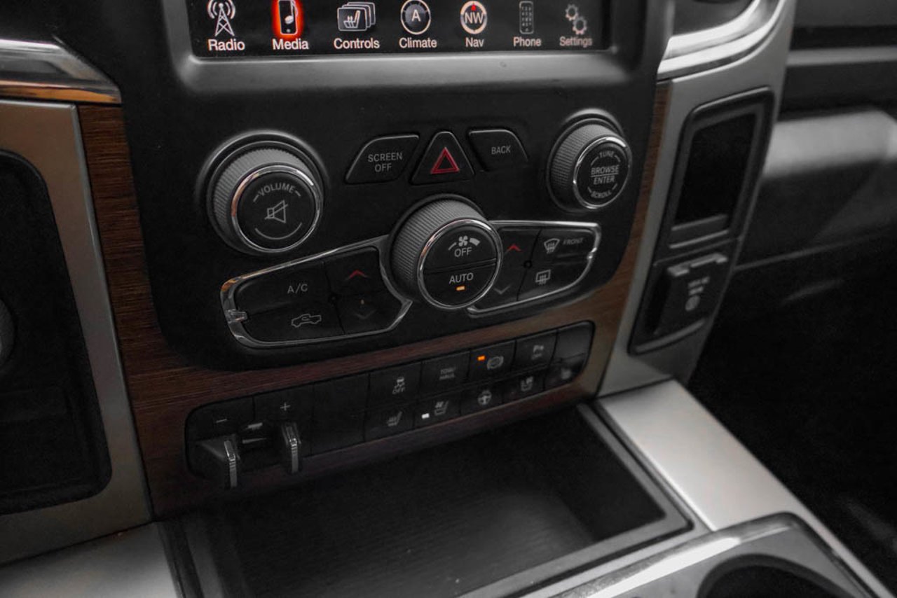 2013 Ram 3500 4WD Crew Cab 149 Laramie White Sherwood Park - photo #24