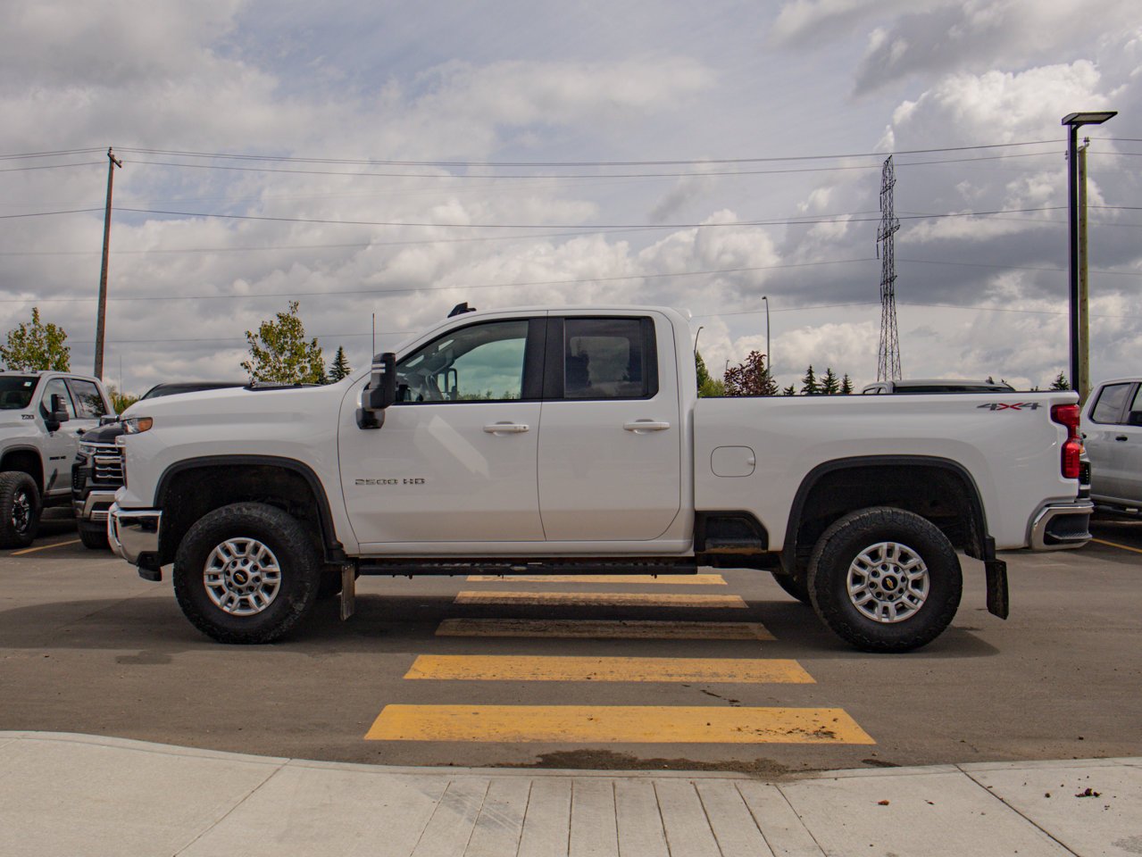 2024 Chevrolet Silverado 2500HD 4WD Double Cab 149 LT White Sherwood Park - photo #6