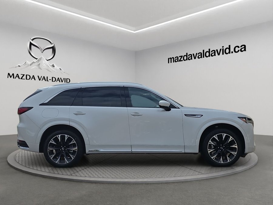 Mazda CX-90 hybride rechargeable Signature PHEV, 7 passagers, toit pano, cuir, sièges ventilés 2026 Quartz platine métallisé