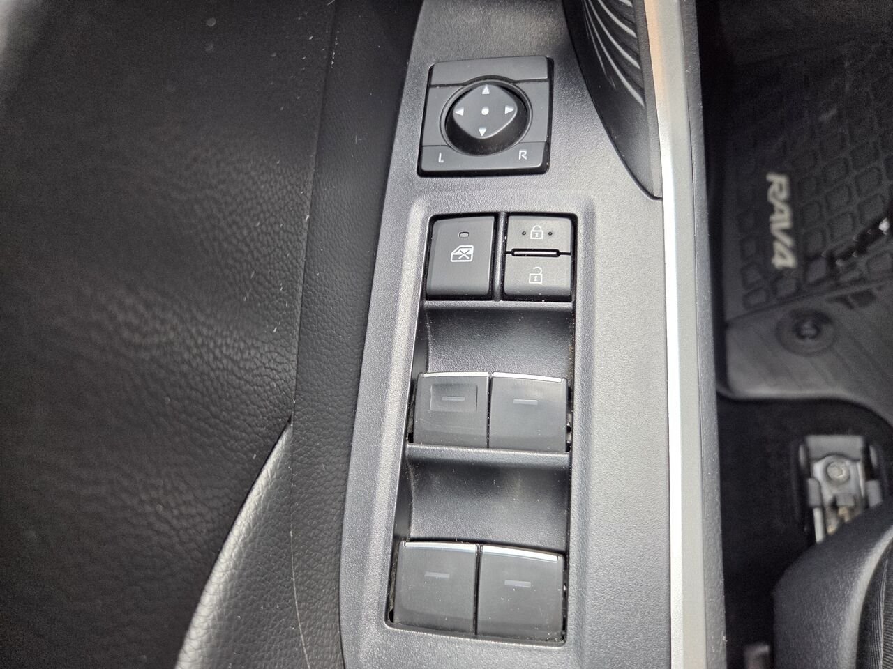 2022 Toyota RAV4 Blue Mont-Laurier - photo #16