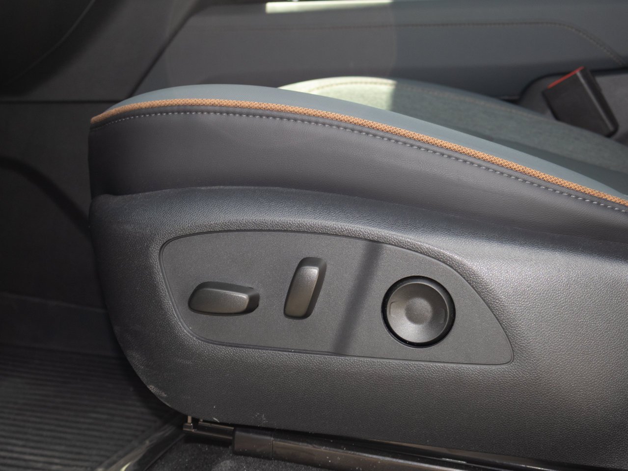 2026 GMC Acadia AWD 4dr AT4 Grey Sherwood Park - photo #18