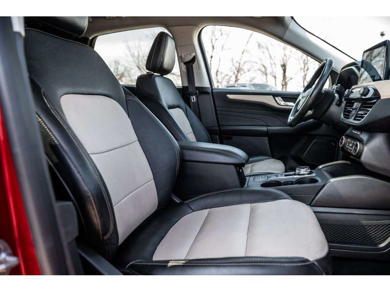 2021 Ford Escape Red Sainte-Julienne - photo #32