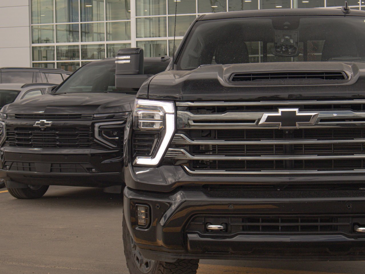 2024 Chevrolet Silverado 3500HD 4WD Crew Cab 159 High Country Black Sherwood Park - photo #4