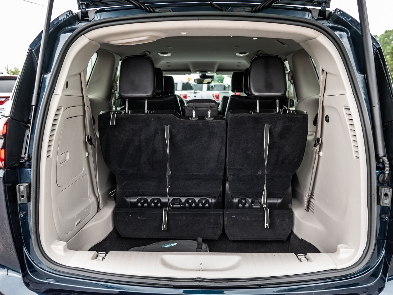 2023 Chrysler Pacifica Hybrid Blue Sainte-Julienne - photo #8