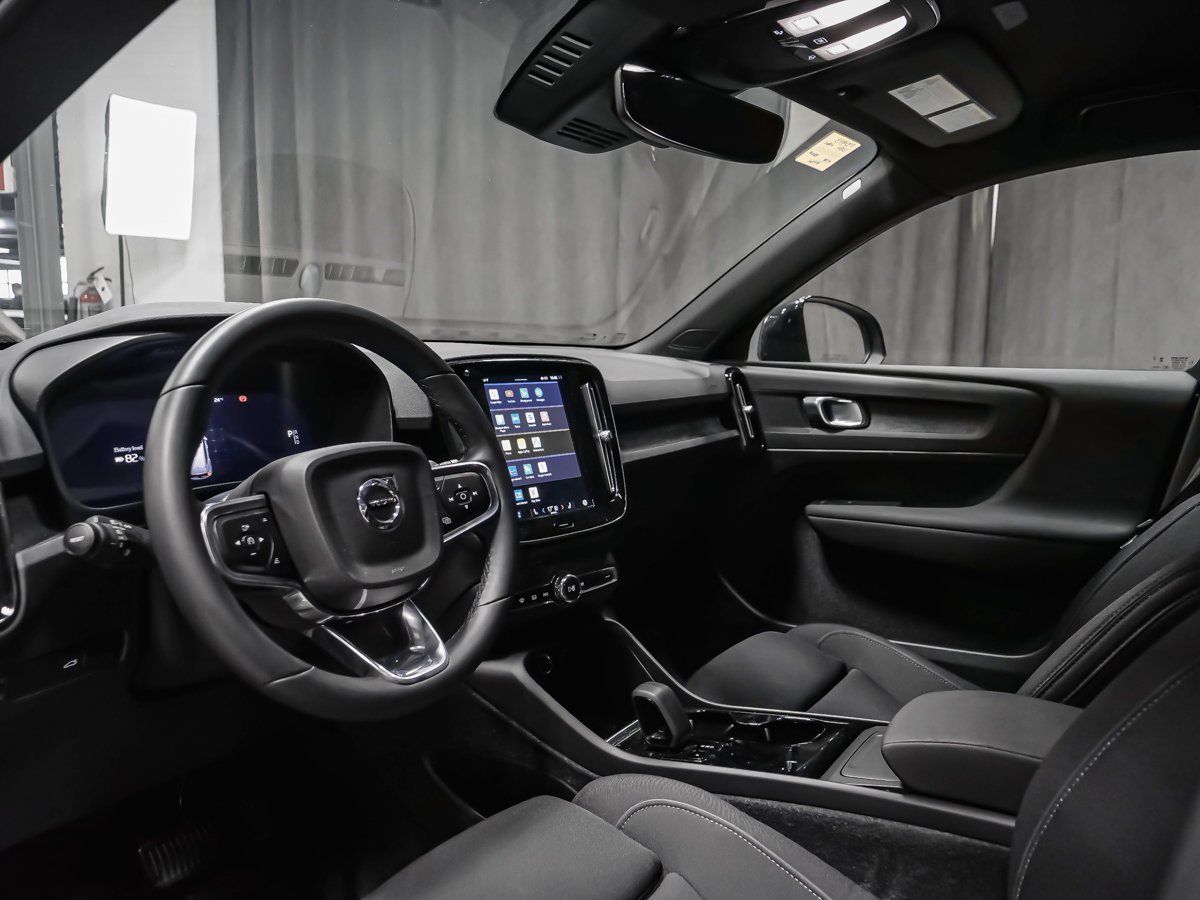 2024 Volvo XC40 Recharge Pure Electric CORE Black Montreal - photo #1