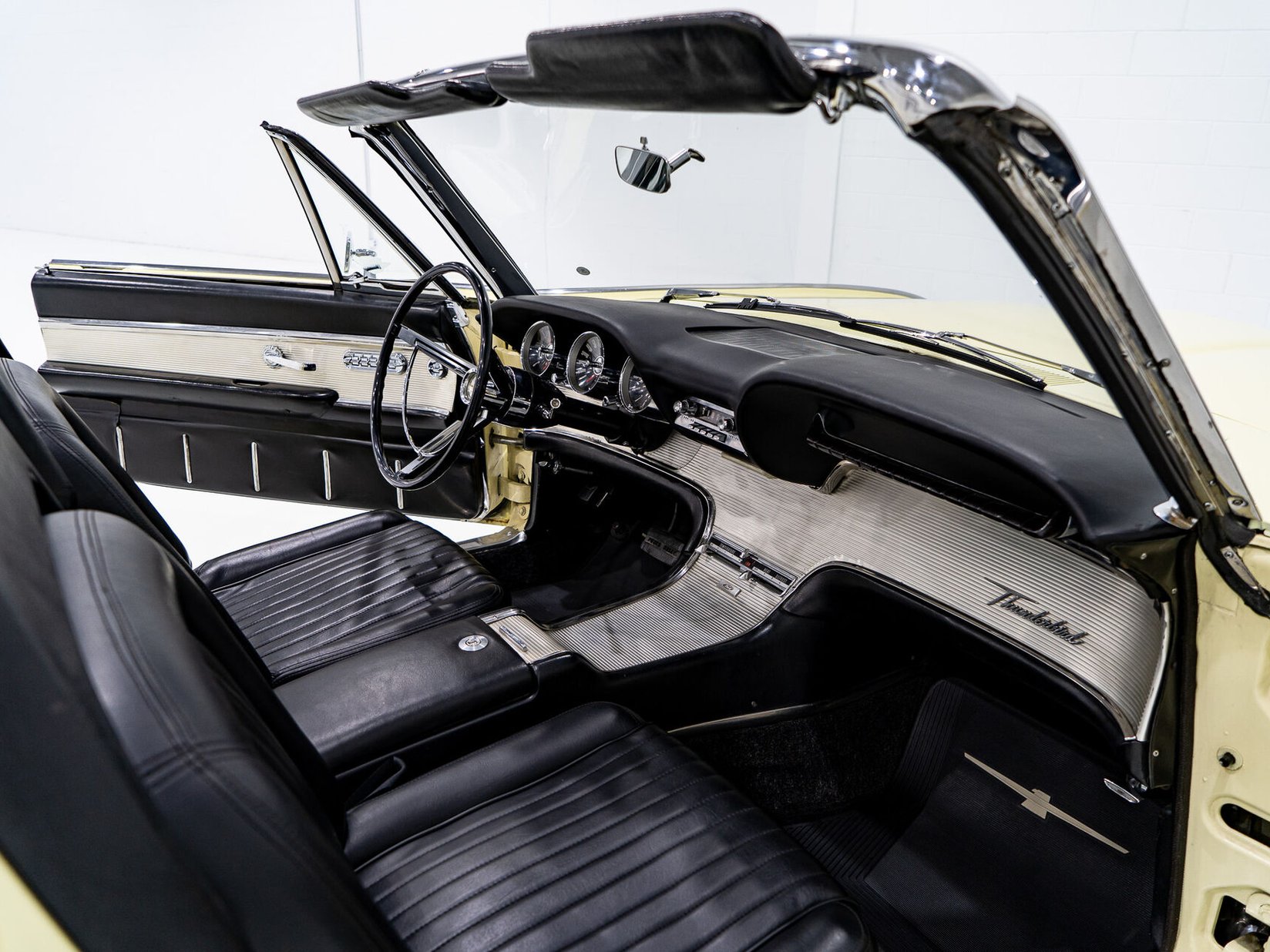 Ford Thunderbird Beautifully Presented From Older Restoration with original bill of sale 1962 Jaune Montréal - photo #56