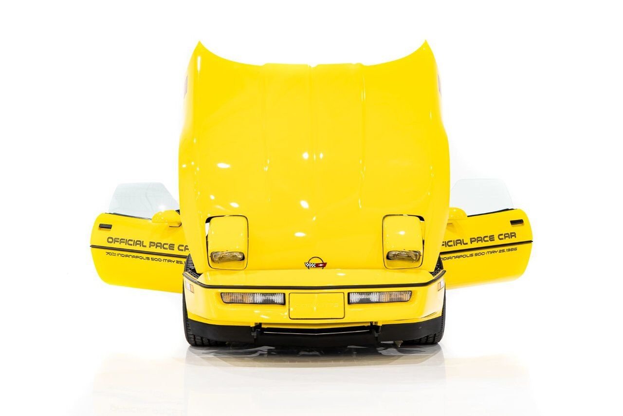 Chevrolet Corvette Pace Car livery with only 17,380km (10,800miles) 1986 Jaune Montréal - photo #48