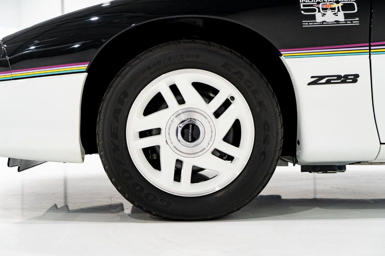 1993 Chevrolet CAMARO Z28 PRIX EN USD | Pace Car with only 957km (595mi) with original window sticker Black Montreal - photo #49