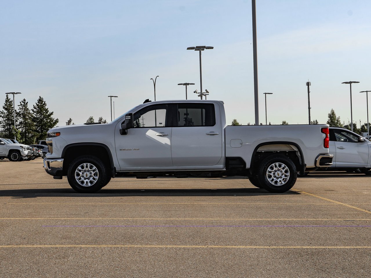 2025 Chevrolet Silverado 3500HD 4WD Crew Cab 159 LT White Sherwood Park - photo #4