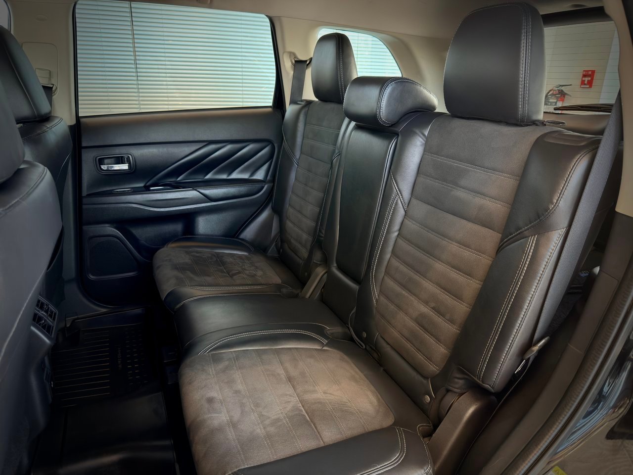 2020 Mitsubishi Outlander Plug-In Hybrid White Notre-Dame-des-Prairies - photo #18