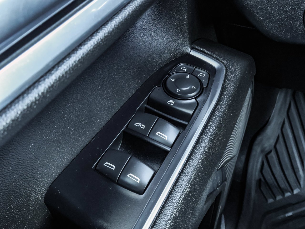 2023 Chevrolet Silverado 1500 4WD Crew Cab 147 LT White Sherwood Park - photo #18