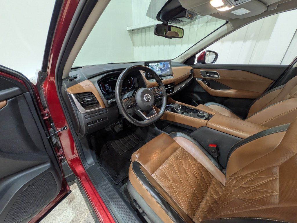2024 Nissan Rogue AWD Platinum Red Val-David - photo #10