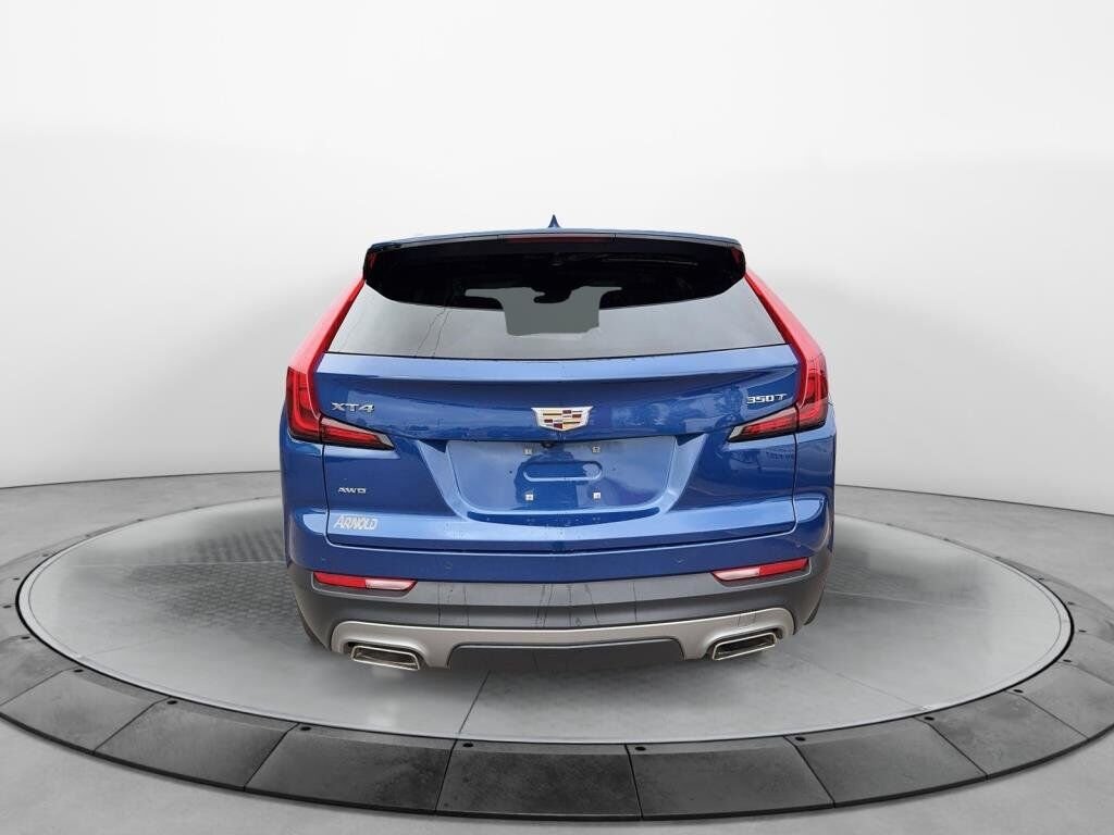 2021 Cadillac XT4 VIN 1GYFZDR44MF006930 Grey Chicoutimi - photo #2