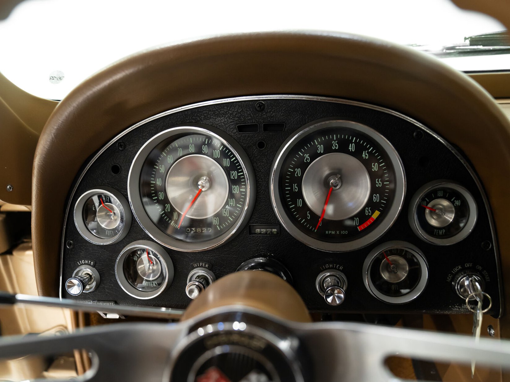 Chevrolet Corvette Fuel Injection Moteur Matching 327 à injection développant 360 chevaux | PRICE IN USD 1963 Beige Montréal - photo #12