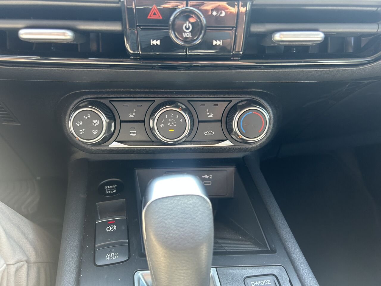 2025 Nissan Kicks Red Châteauguay - photo #13