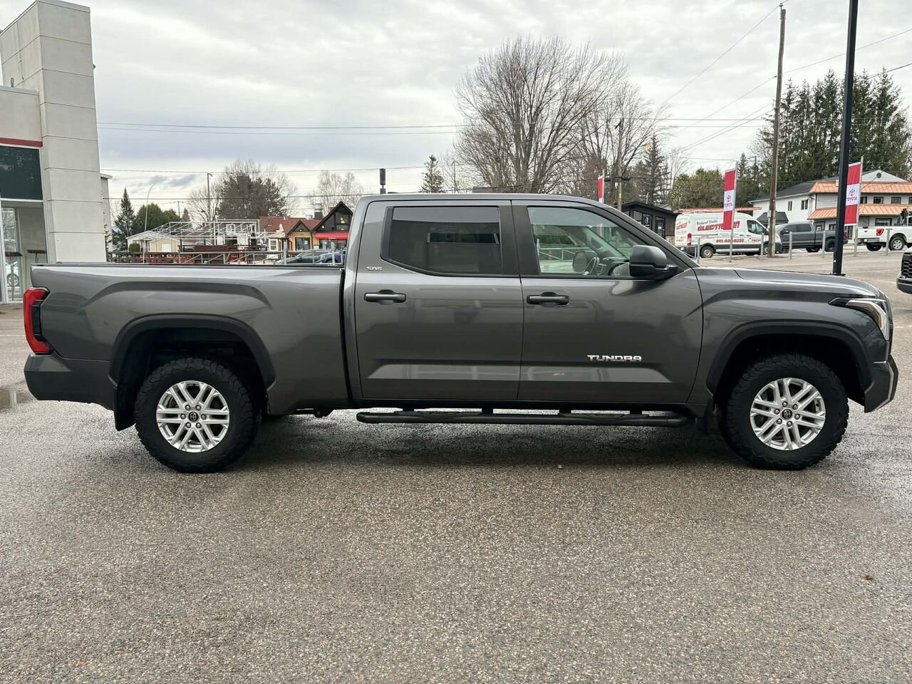 2024 Toyota TUNDRA Grey Mont-Laurier - photo #3