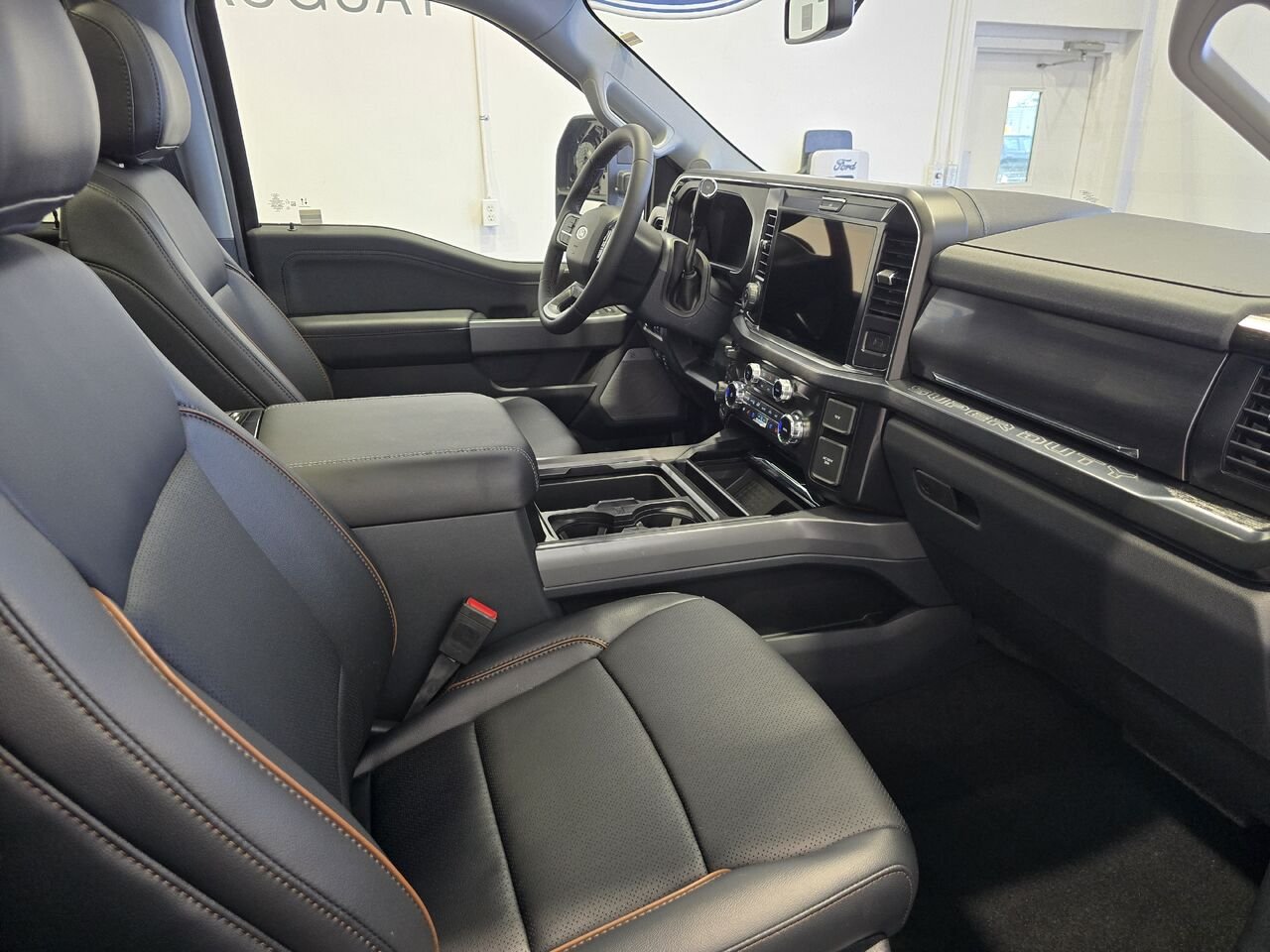 Ford Super Duty F-250 SRW LARIAT CABINE 6 PLACES 4RM CAISSE DE 6,75 PI 2026 Noir agate métallisé Châteauguay - photo #8