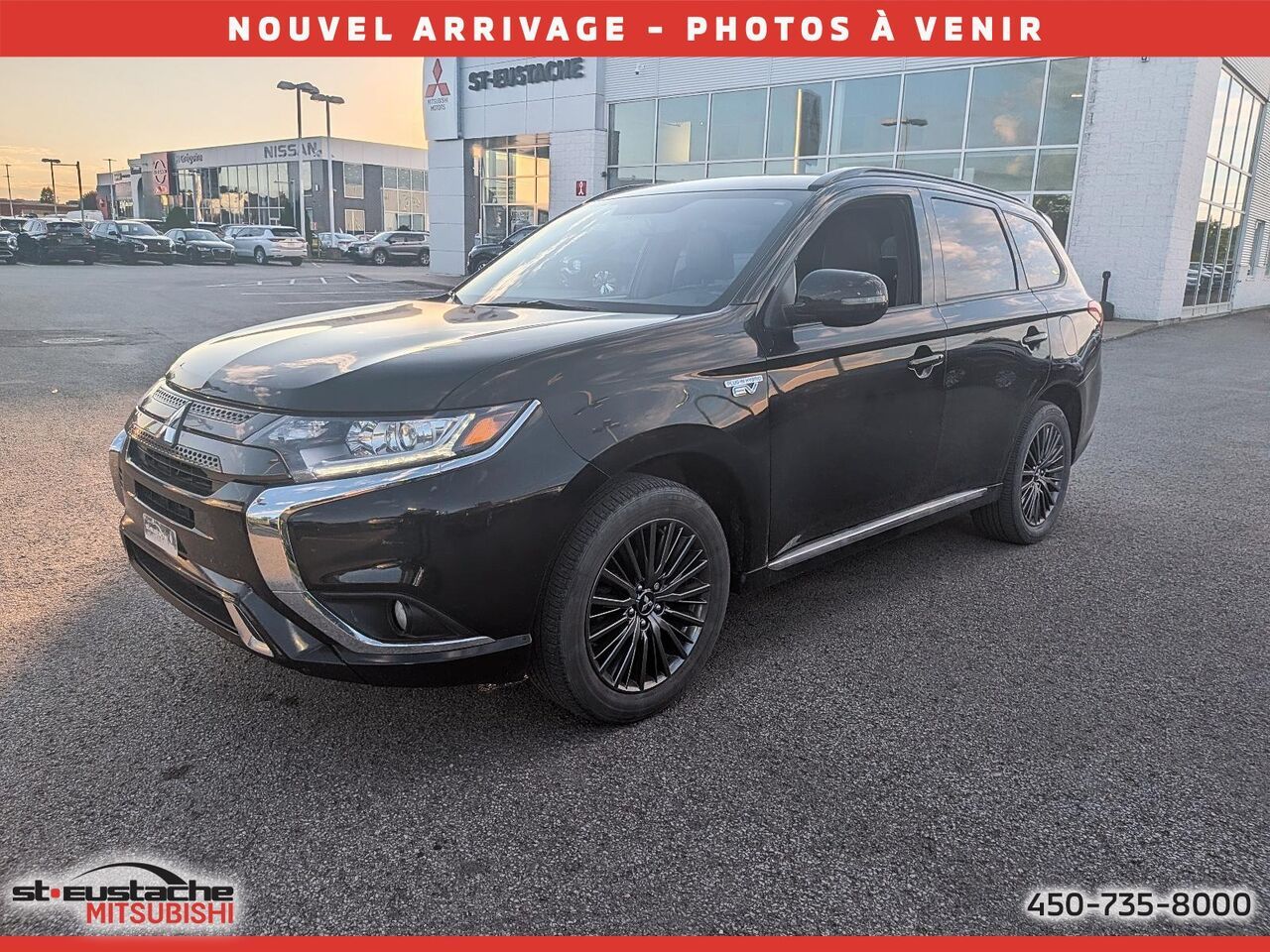 Black 2022 Mitsubishi Outlander Hybrid Plug-in SUV / Crossover