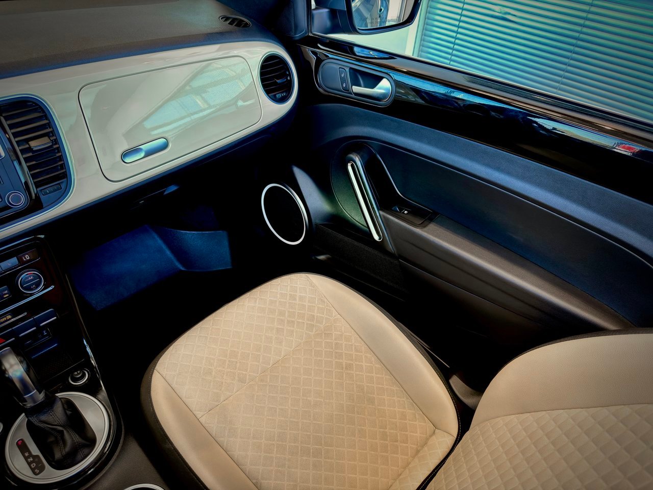 Volkswagen Beetle Convertible 2019 Bleu Notre-Dame-des-Prairies - photo #16