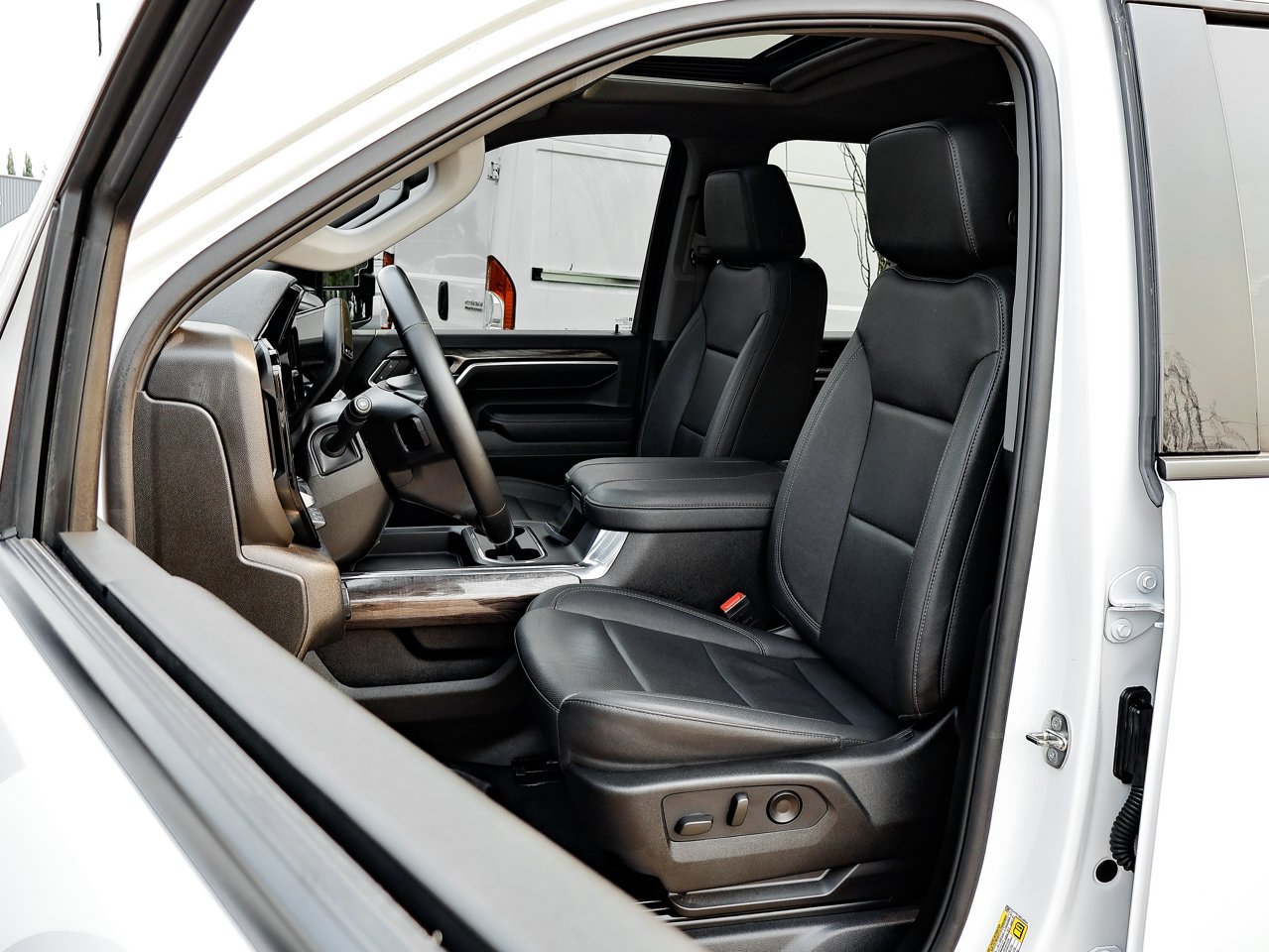 2024 Chevrolet Silverado 2500HD 4WD Crew Cab 159 LTZ White Sherwood Park - photo #16