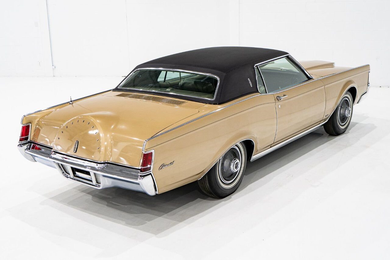 Lincoln Continental Only 687 miles from new. Unrestored example **PRICE IN USD** 1969 Or Montréal - photo #2