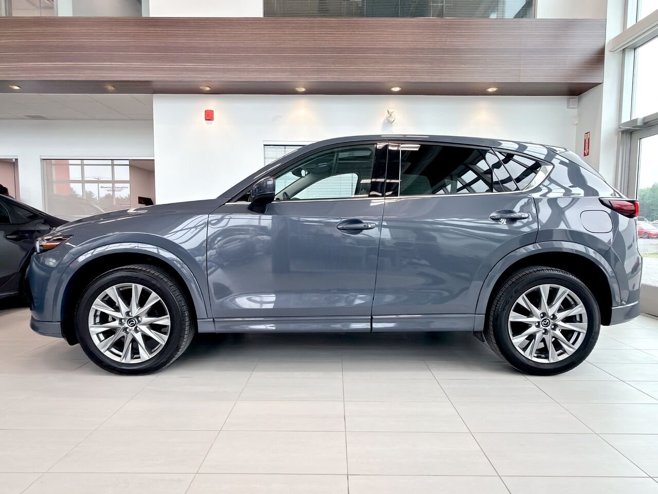 Mazda CX-5 2025 Gris Notre-Dame-des-Prairies - photo #4