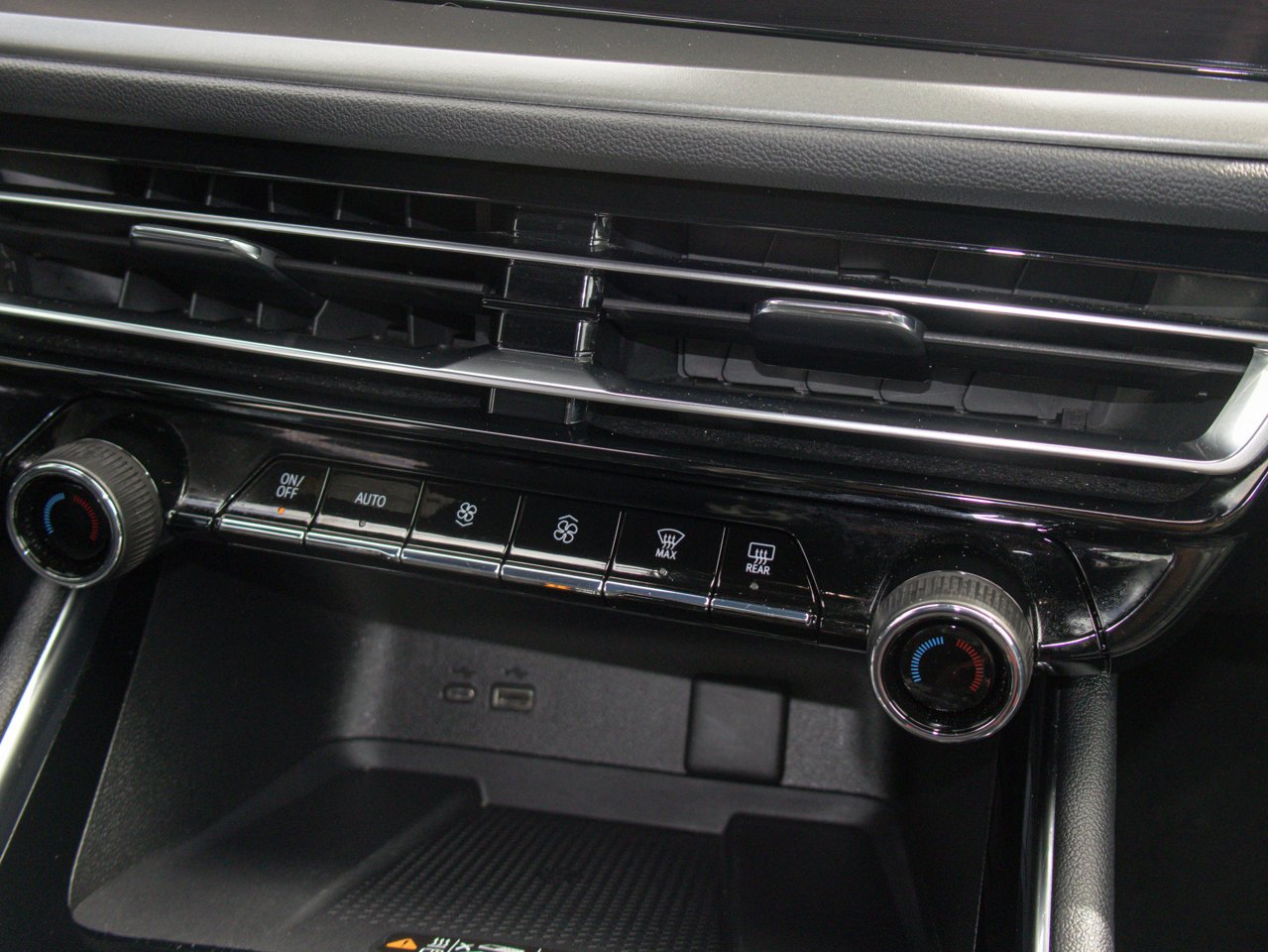 2026 Chevrolet Traverse AWD 4dr LT Black Sherwood Park - photo #26