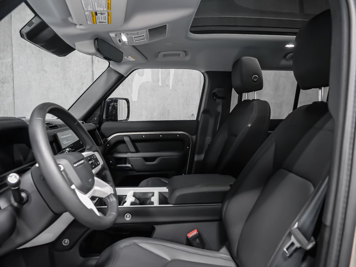 2025 Land Rover Defender S Green Montreal - photo #28