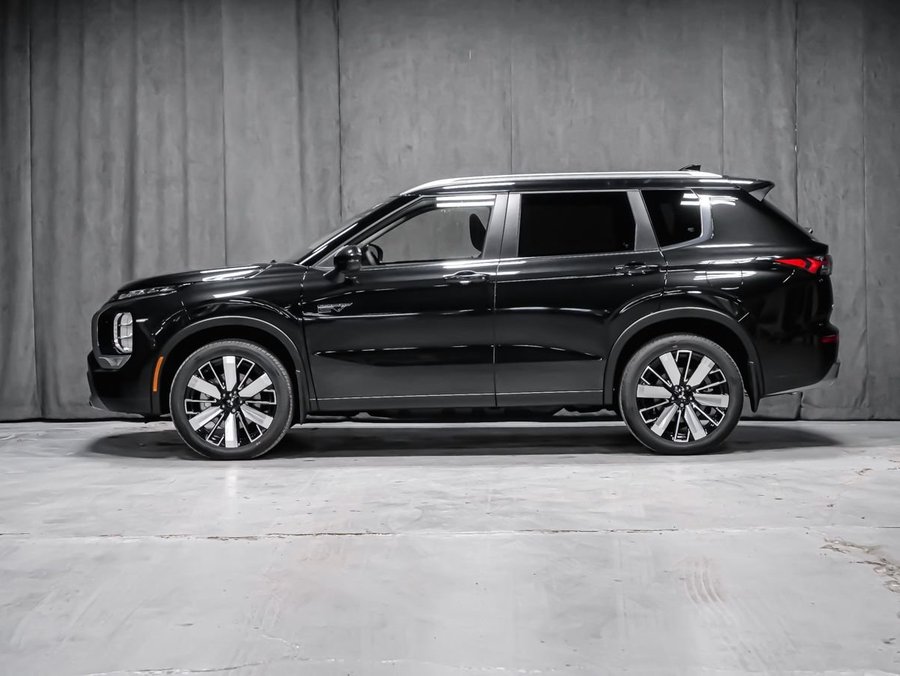 2026 Mitsubishi Outlander Plug-In Hybrid SEL Black Diamond Premium Finish