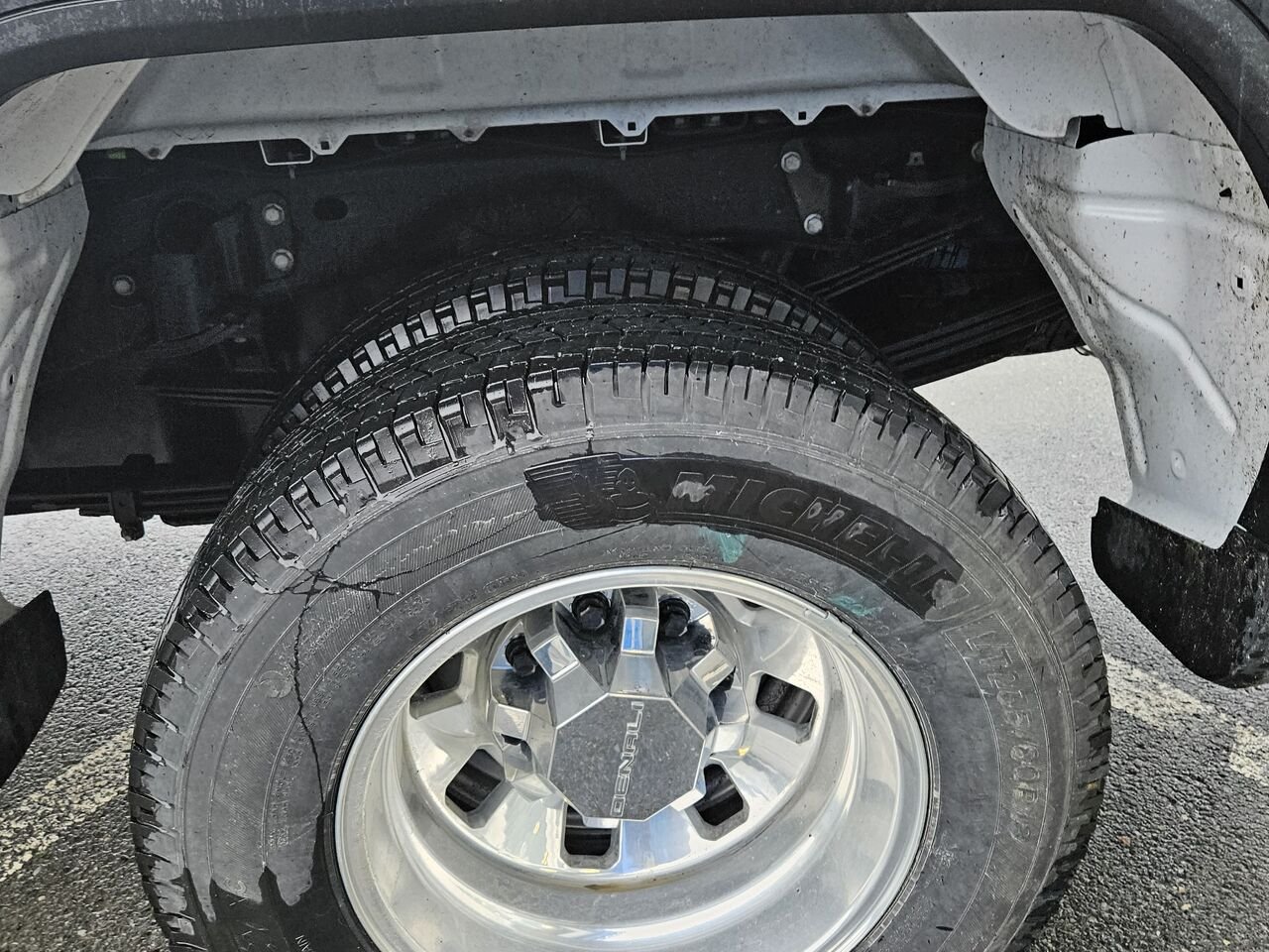 2025 GMC Sierra 3500HD Denali Ultimate cabine multiplace 4RM 172 po White Thetford Mines - photo #24