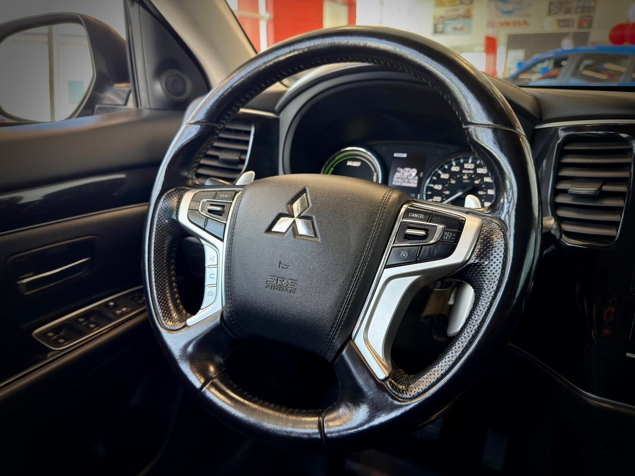 2020 Mitsubishi Outlander Plug-In Hybrid White Notre-Dame-des-Prairies - photo #24